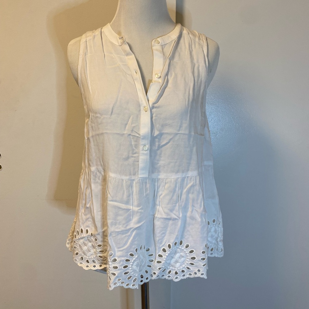 Old Navy // White Tank // XS